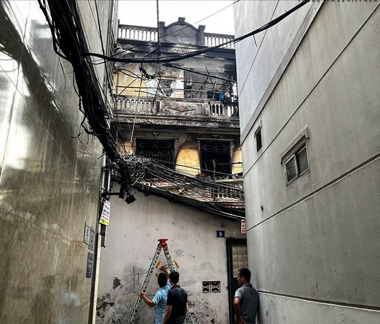 河内某住房凌晨起火