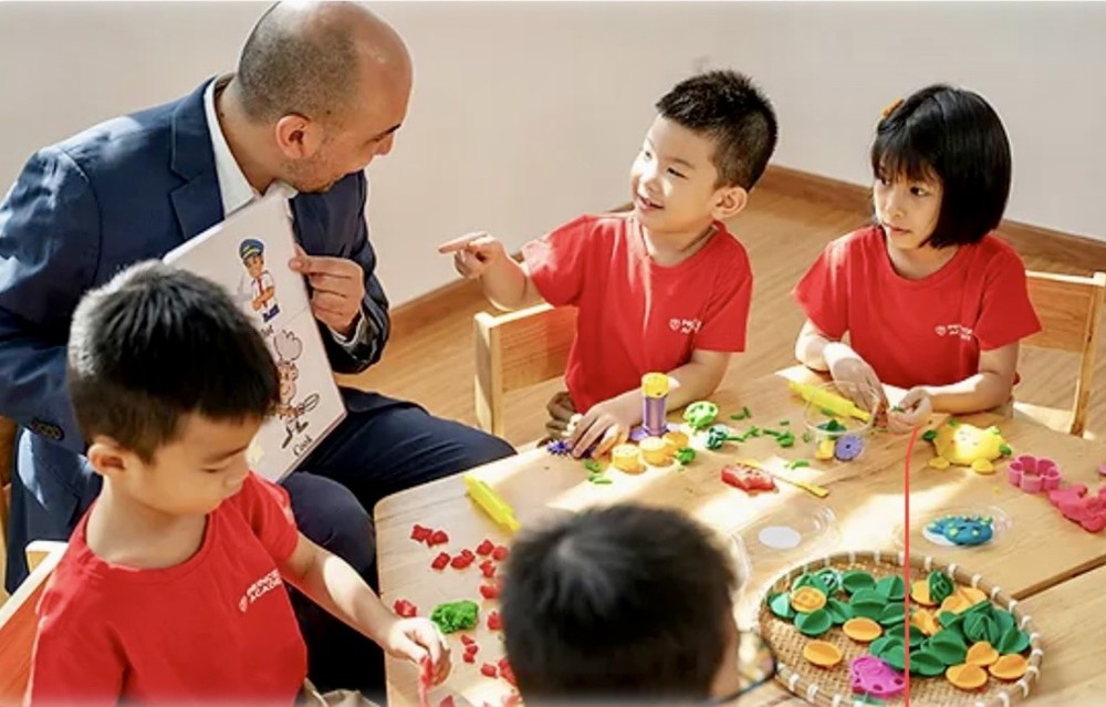 学员们边学边玩深感兴趣。