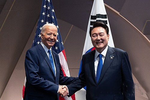 韩美首脑商定实施核力量