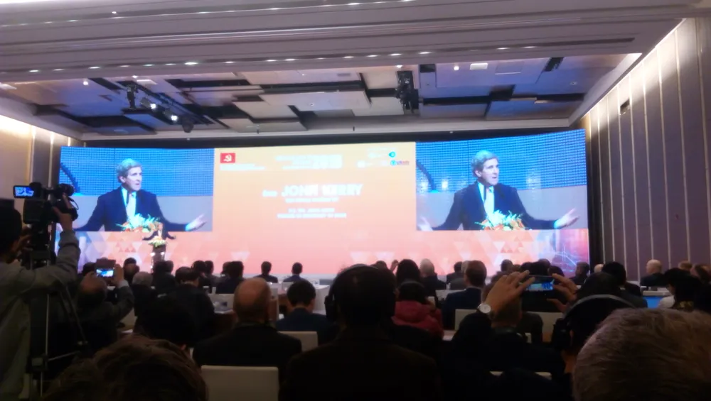 Cựu Ngoại trưởng John Kerry: Sử dụng nhiên liệu hóa thạch “đang đặt sinh mạng chúng ta trong rủi ro” ảnh 2