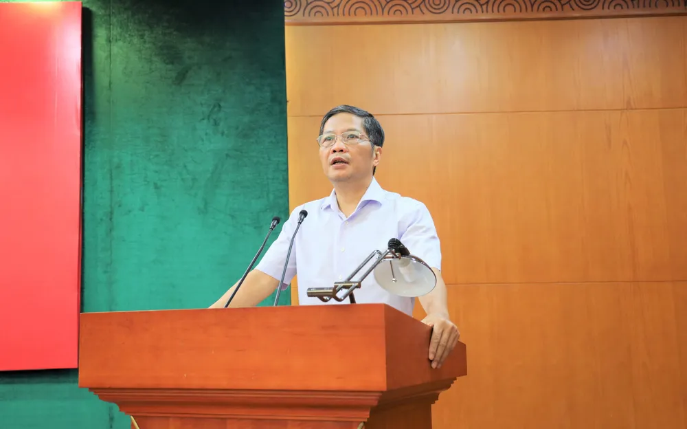 Đồng chí Trần Tuấn Anh, Ủy viên Bộ Chính trị, Trưởng Ban Kinh tế Trung ương, Trưởng Ban Chỉ đạo tổng kết Nghị quyết 39-NQ/TW  phát biểu tại hội thảo