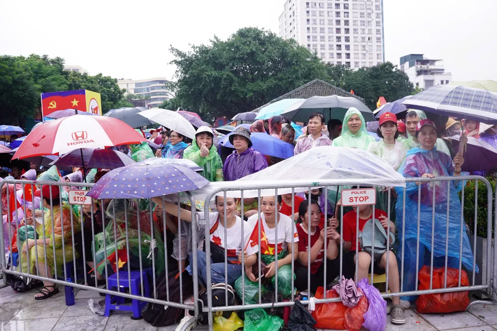 Có hiện tượng cho thuê ghế ngồi xem sơ duyệt diễu binh, diễu hành giá 100.000 đồng/ghế ảnh 9