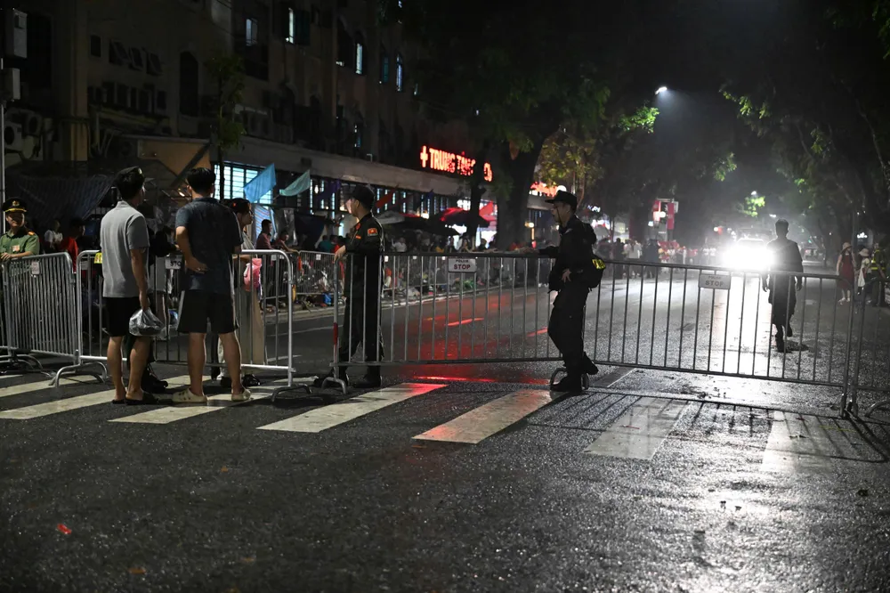 Cấm đường 1.jpg