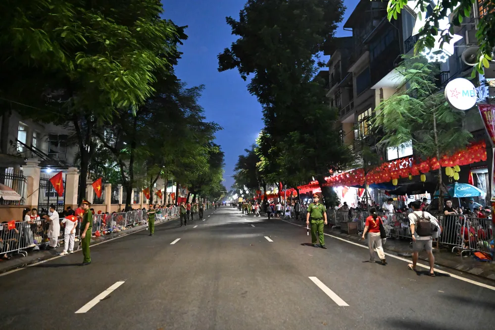 Cấm đường 2.jpg