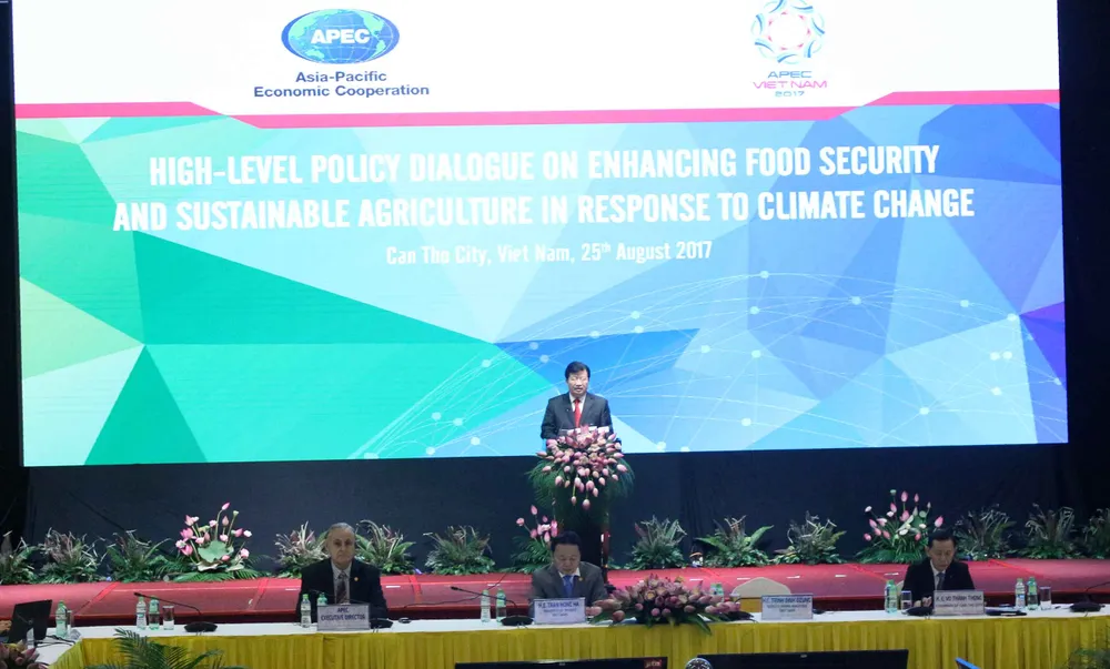 Phó Thủ tướng Trịnh Đình Dũng phát biểu khai mạc. Ảnh: HÀM LUÔNG