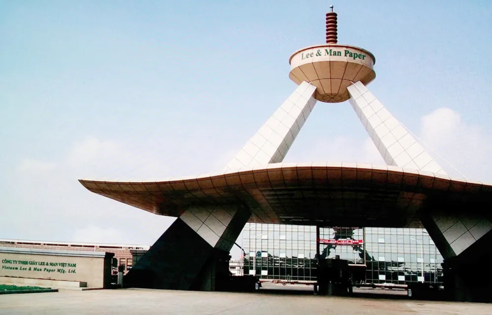 Một góc nhà máy giấy Lee & Man. Ảnh: PHONG TẤN