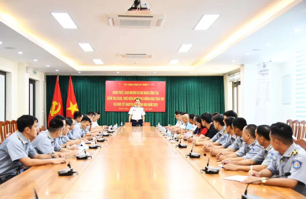 Quán triệt giao nhiệm vụ cho  thành viên đoàn công tác trước giờ lên đường thực hiện nhiệm vụ.JPG