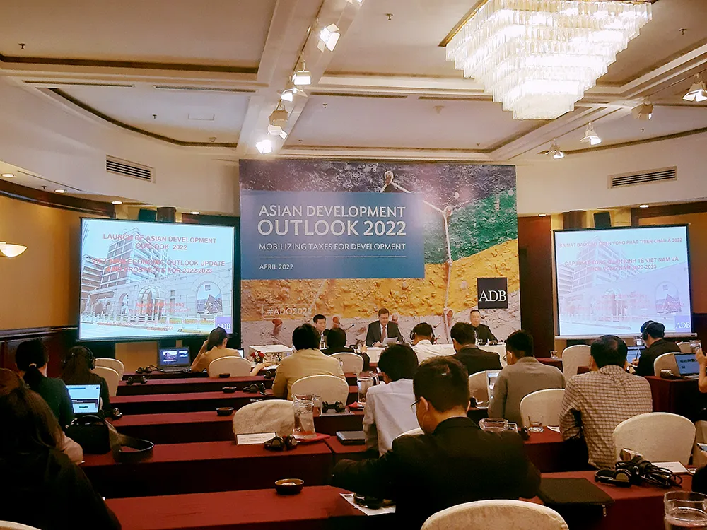 ADB dự báo tăng trưởng kinh tế Việt Nam đạt 6,5% trong năm nay ảnh 1