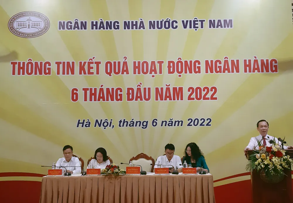 Áp lực lạm phát đang đè nặng lên điều hành chính sách tiền tệ ảnh 1