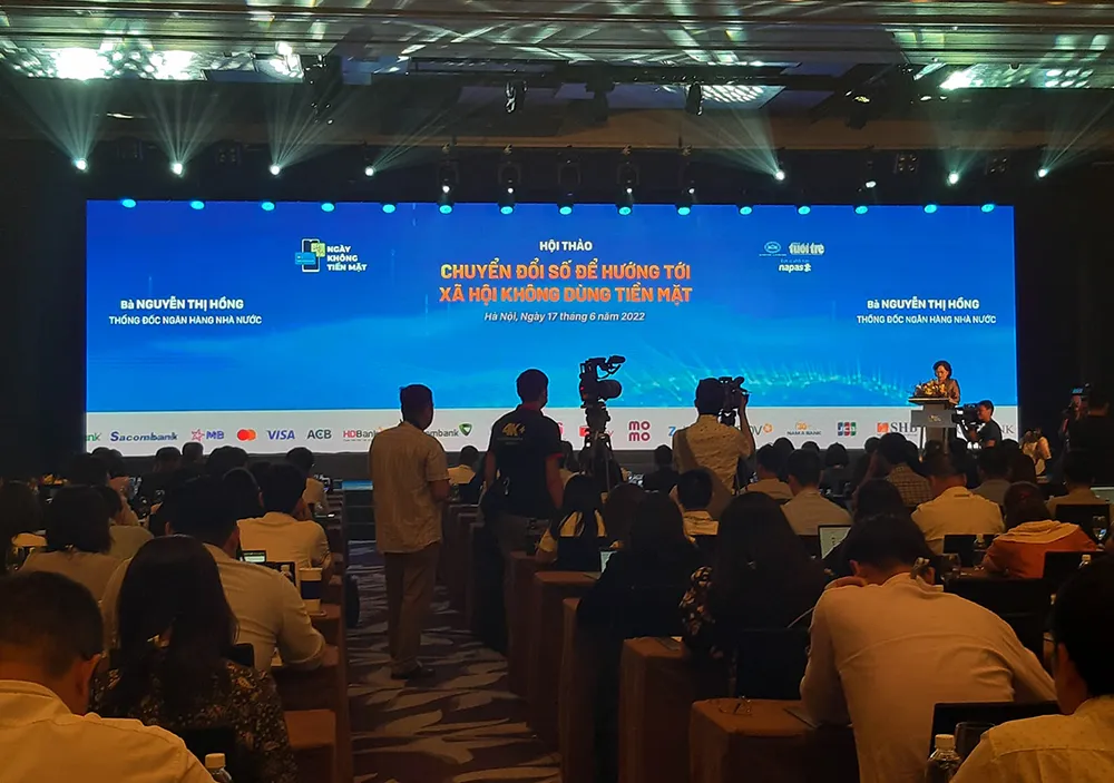 Lượng giao dịch thanh toán không dùng tiền mặt tăng gần 70% ảnh 1
