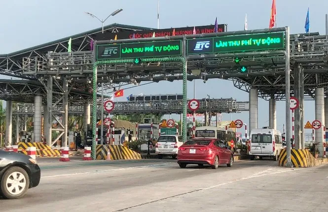 Sẽ bắt buộc dán thẻ định danh khi đăng kiểm xe ô tô ảnh 1