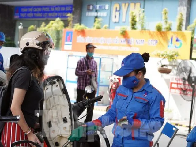 Sau 11-8, giá xăng có thể giảm 1.300 đồng về mức 23.000 đồng/lít ảnh 1