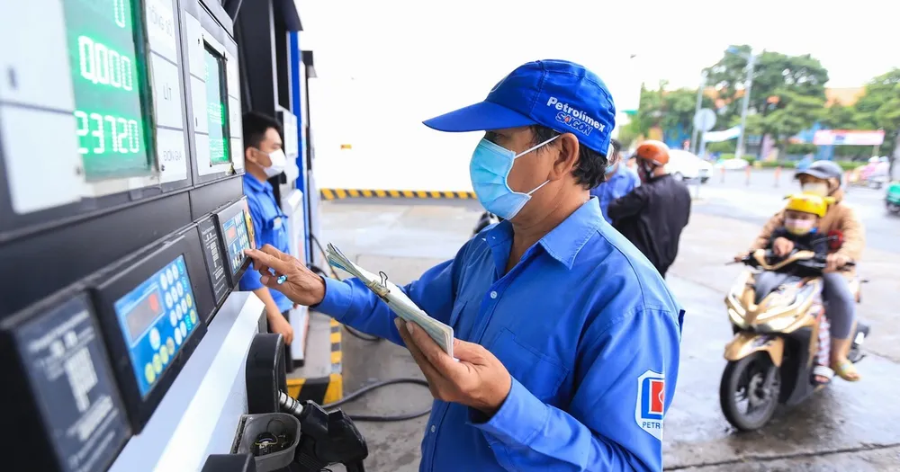 Giá xăng trong nước dự kiến tiếp tục giảm khoảng 200-500 đồng/lít ảnh 1