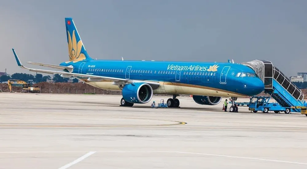 Vietnam Airlines tạm dừng nhiều chuyến bay do ảnh hưởng của bão Noru ảnh 1