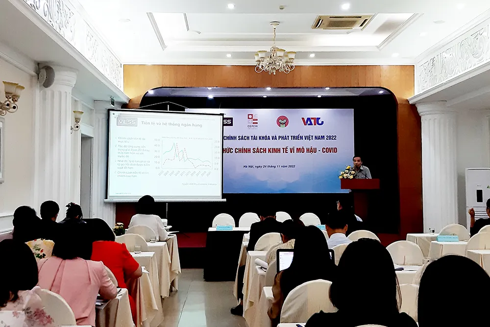 Mỗi năm Việt Nam phải dành khoảng 20% ngân sách để trả nợ công ảnh 1