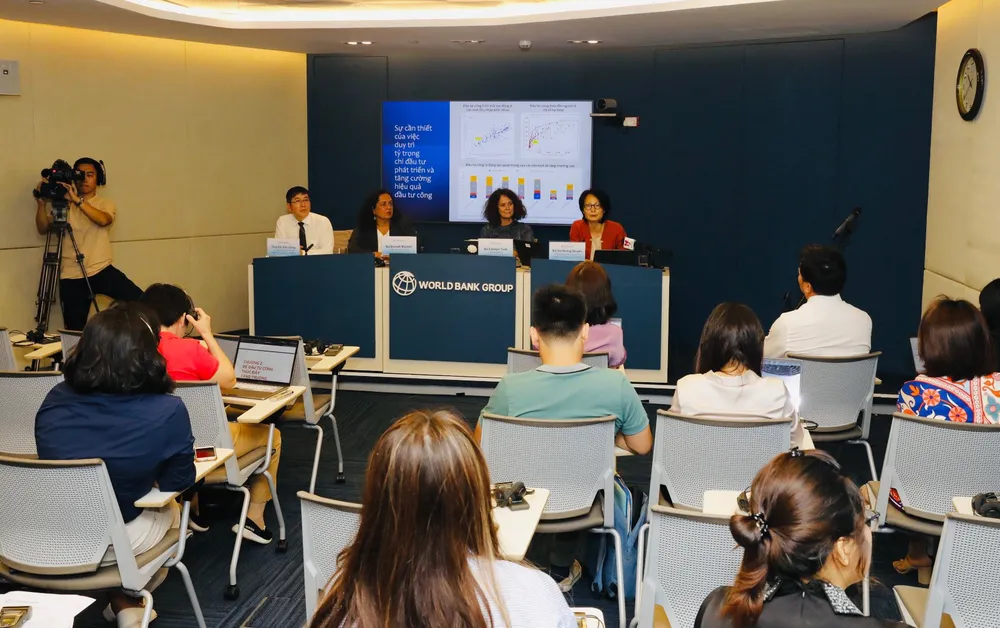 Trong bản báo cáo cập nhật kinh tế mới nhất vào sáng nay, WB đã hạ mức dự báo tăng trưởng kinh tế Việt Nam trong năm nay. Ảnh: Hà Anh