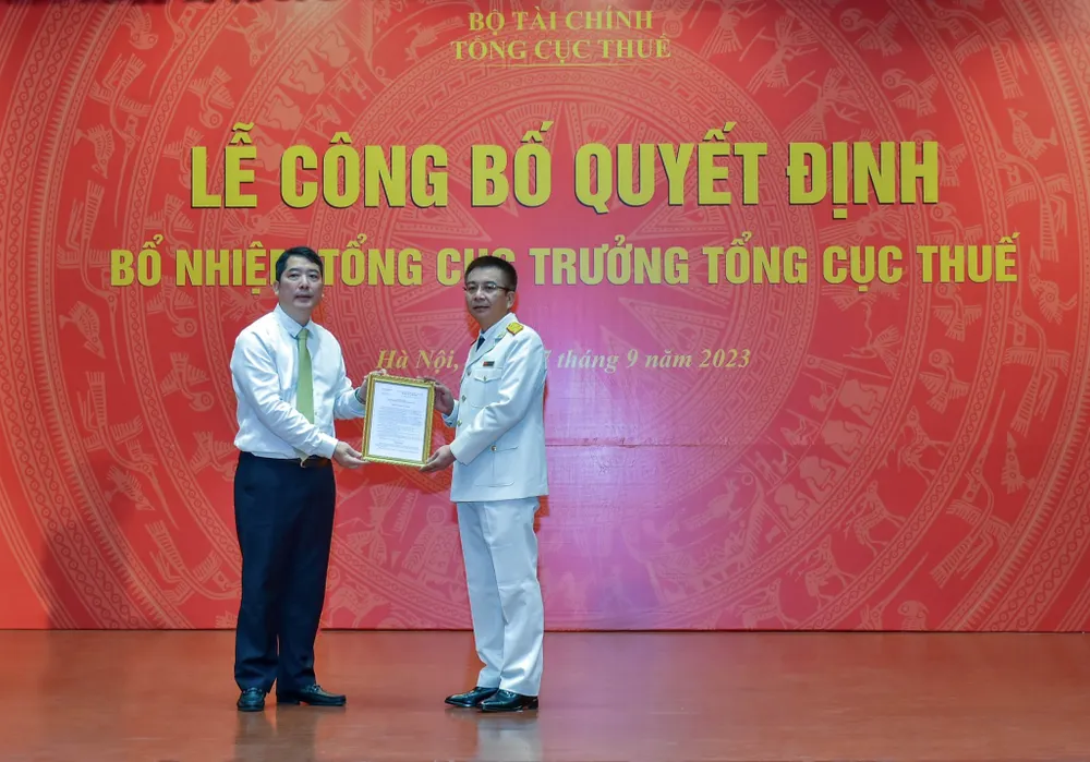 Thứ trưởng Bộ Tài chính Cao Anh Tuấn chúc mừng Tổng cục Thuế đã kiện toàn được Ban lãnh đạo và chúc mừng ông Mai Xuân Thành được bổ nhiệm giữ chức Tổng cục trưởng Tổng cục Thuế