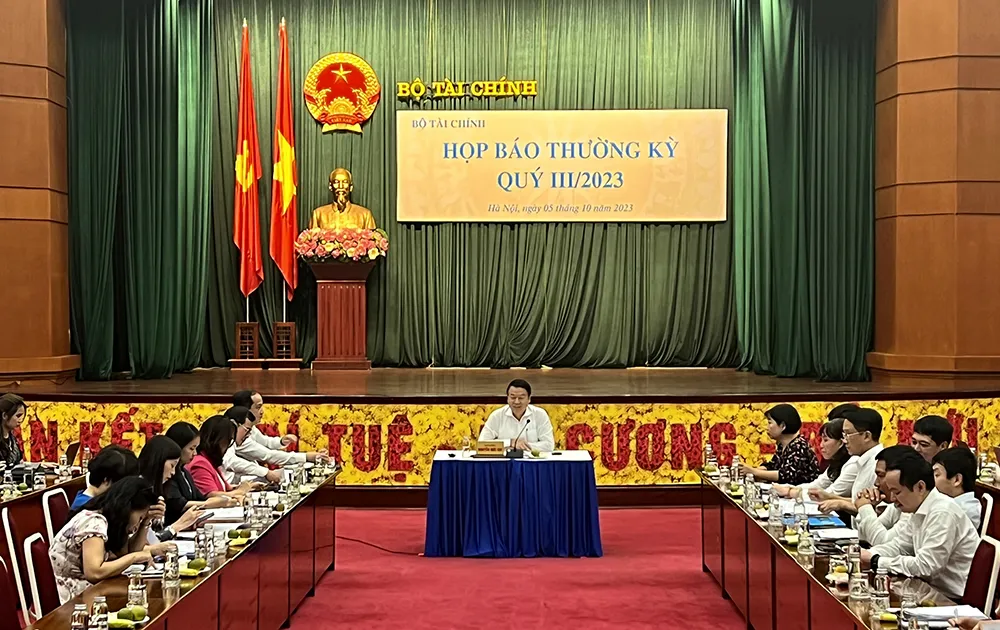 Thứ trưởng Bộ Tài chính Nguyễn Đức Chi nhấn mạnh phải sớm hoàn thuế VAT cho doanh nghiệp để giúp các doanh nghiệp có vốn tái đầu tư kinh doanh, sản xuất