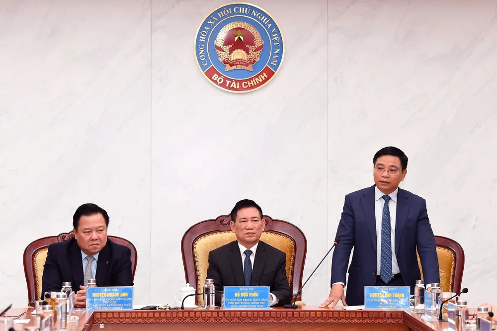 Bộ Tài chính tiếp nhận quyền sở hữu vốn tại 18 doanh nghiệp 