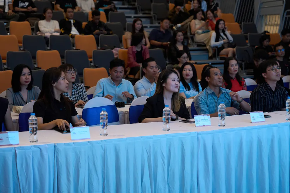 Các đại biểu tham dự sự kiện. Ảnh: L.T