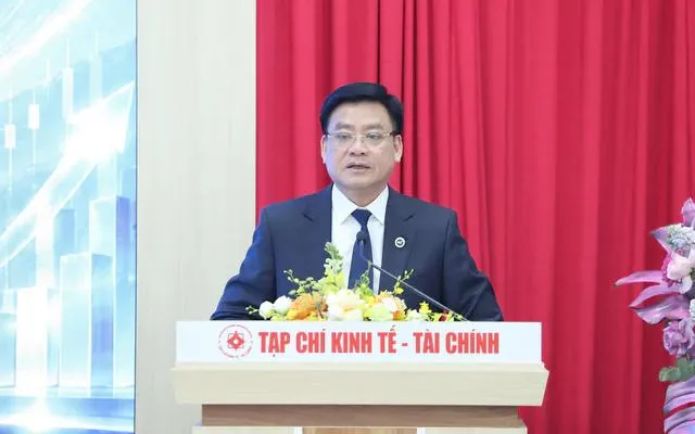 Ông Hoàng Văn Thu, Phó Chủ tịch UBCKNN chia sẻ tại tọa đàm