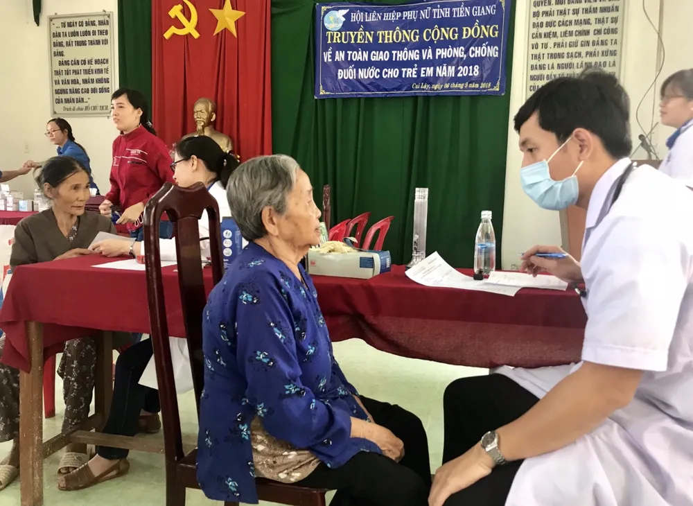 “Hành trình Việt Nam đất nước tôi yêu” mang trung thu đến với trẻ em Tiền Giang  ảnh 9