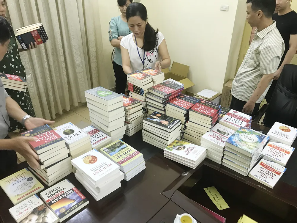 Sách lậu “Đắc nhân tâm”, “Hạt giống tâm hồn” bán tràn lan ở các tỉnh phía Bắc ảnh 2