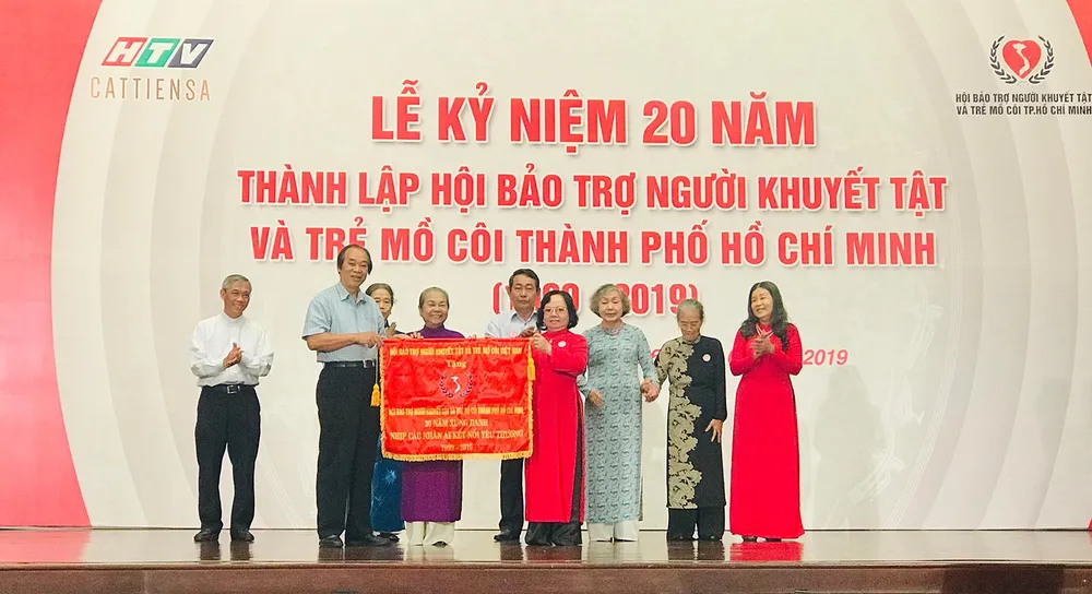 Gần 138 tỷ đồng hỗ trợ cho 262.120 người khuyết tật và trẻ mồ côi ảnh 2