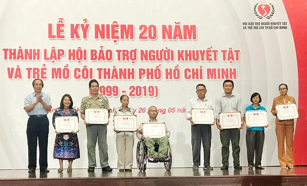 Gần 138 tỷ đồng hỗ trợ cho 262.120 người khuyết tật và trẻ mồ côi ảnh 3