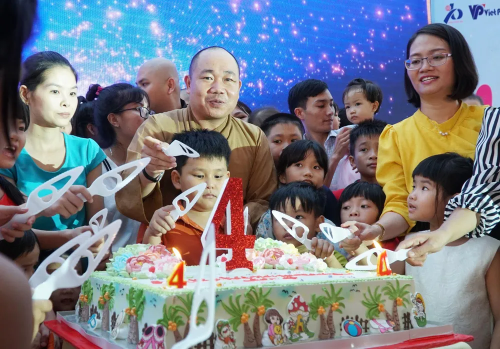 “Kết nối yêu thương” chăm lo cho các bệnh nhi khó khăn ảnh 1