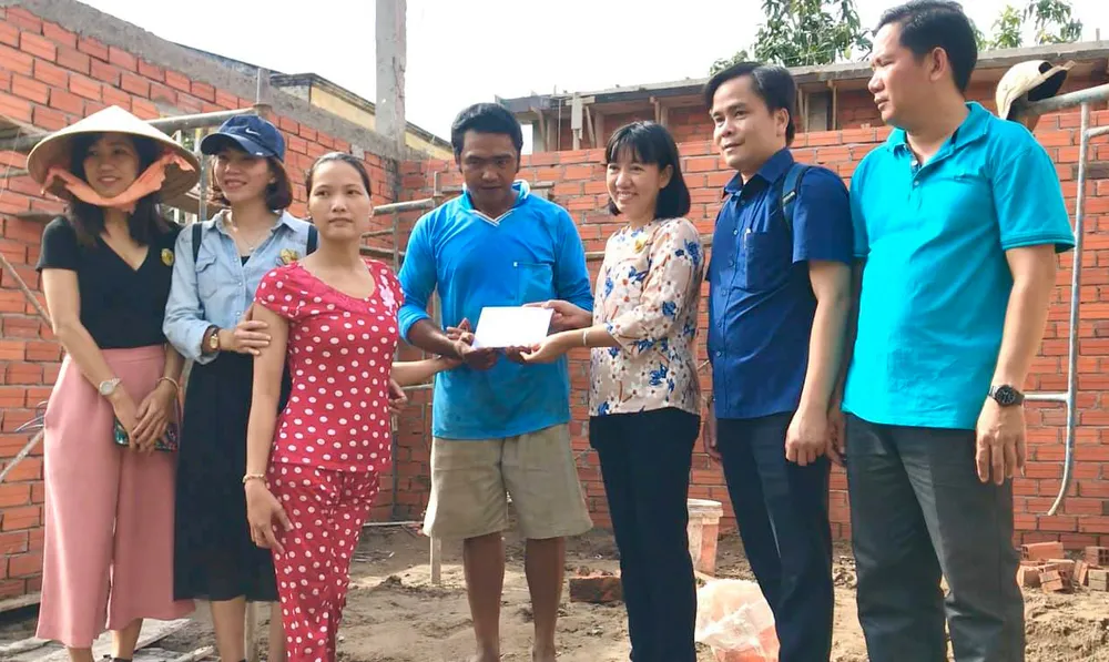 Trao nhiều phần quà hỗ trợ cho bà con khó khăn tại Trà Vinh  ảnh 2