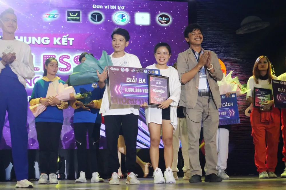 Sinh viên với “Bước nhảy vượt thời gian” ảnh 2