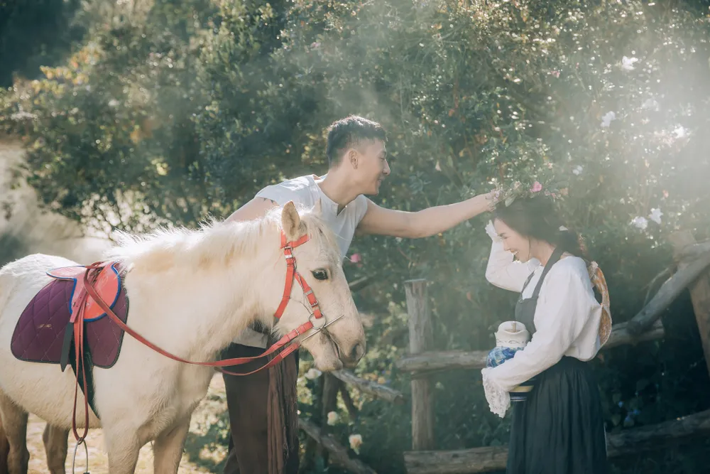 Võ Hạ Trâm thể hiện hạnh phúc viên mãn trong MV mới quay ở Đà Lạt ảnh 1