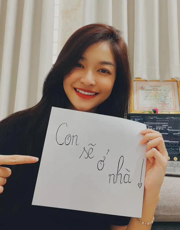 Tiểu Vy và nhiều hoa hậu, á hậu hưởng ứng chiến dịch “Con sẽ ở nhà” ảnh 4