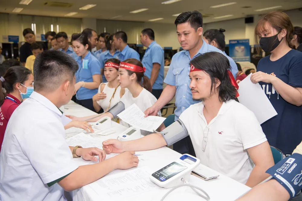 Hoa hậu Đỗ Mỹ Linh, Tiểu Vy cùng 200 tình nguyện viên hiến máu cứu người ảnh 7