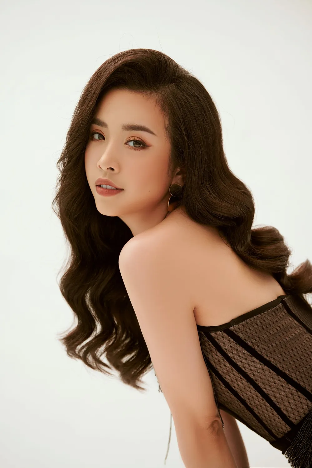 Á hậu Thuý An quyến rũ trong bộ ảnh mới ảnh 2