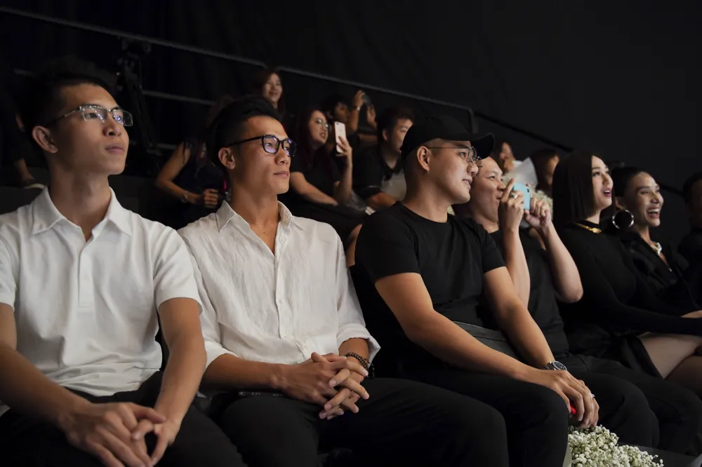 Hoa hậu Khánh Vân làm vedette khai mạc Tuần lễ thời trang trẻ em Việt Nam Xuân - Hè 2020  ảnh 5