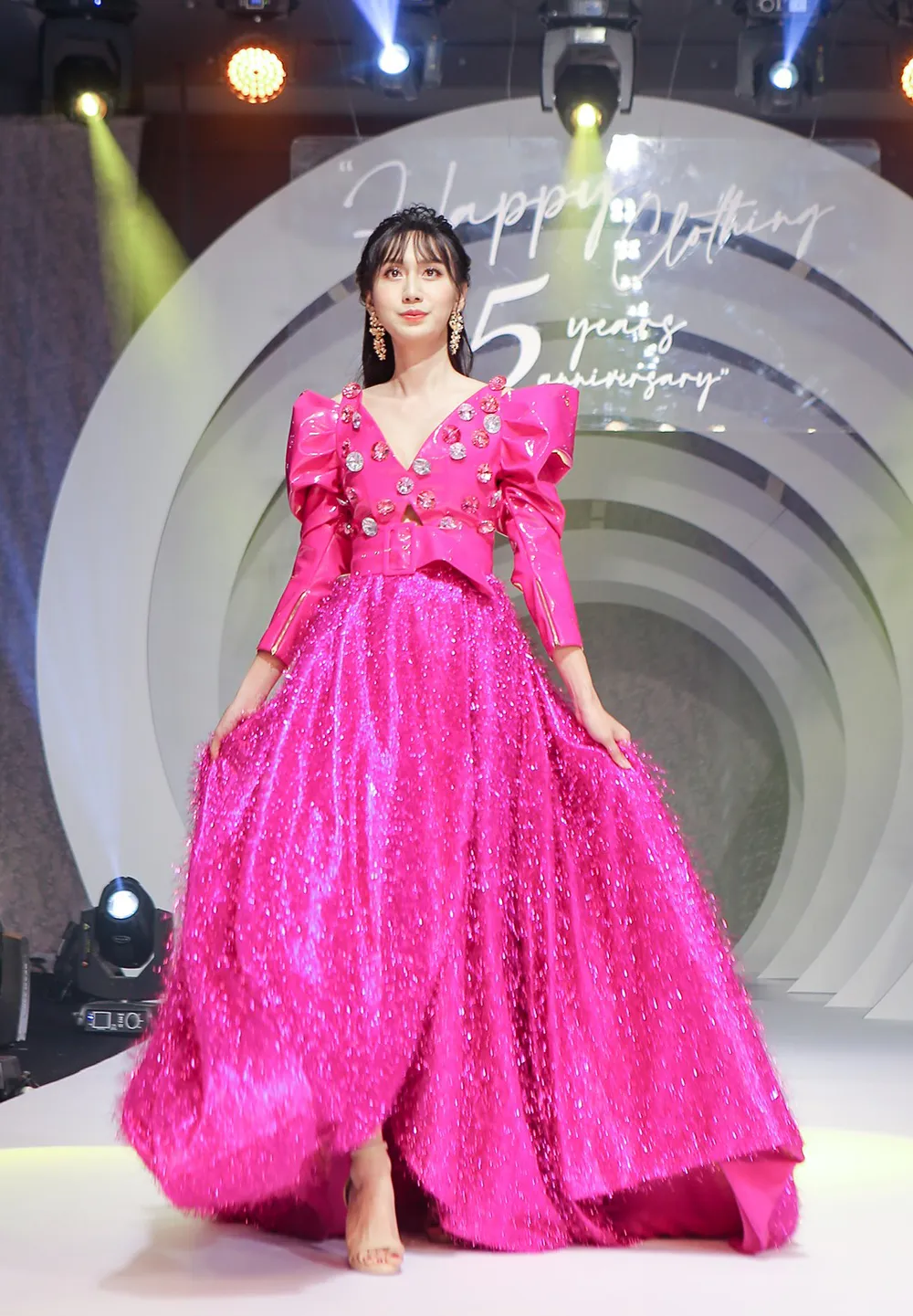 Lan Phương, Phương Oanh, Hương Ly xuất hiện trong show thời trang của NTK Thảo Nguyễn ảnh 4