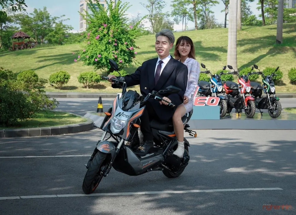Đức Phúc: Từ cậu bé nhút nhát thành Đại sứ thương hiệu cho hãng xe điện hàng đầu thế giới ảnh 7