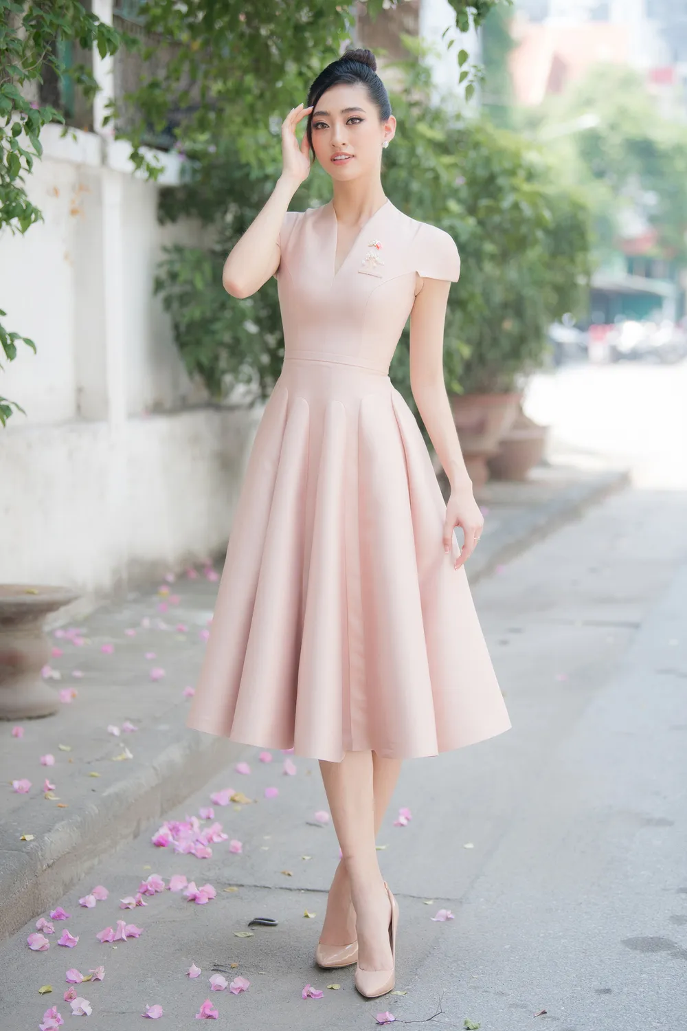 Hoa hậu Lương Thuỳ Linh đồng hành cùng Đại sứ quán Anh phòng, chống mua bán người ảnh 5