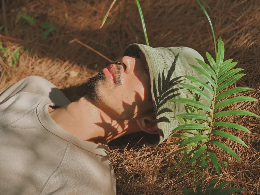 Im ắng hơn nửa năm, Đen Vâu trở lại với ca khúc có tên lạ tai ảnh 1