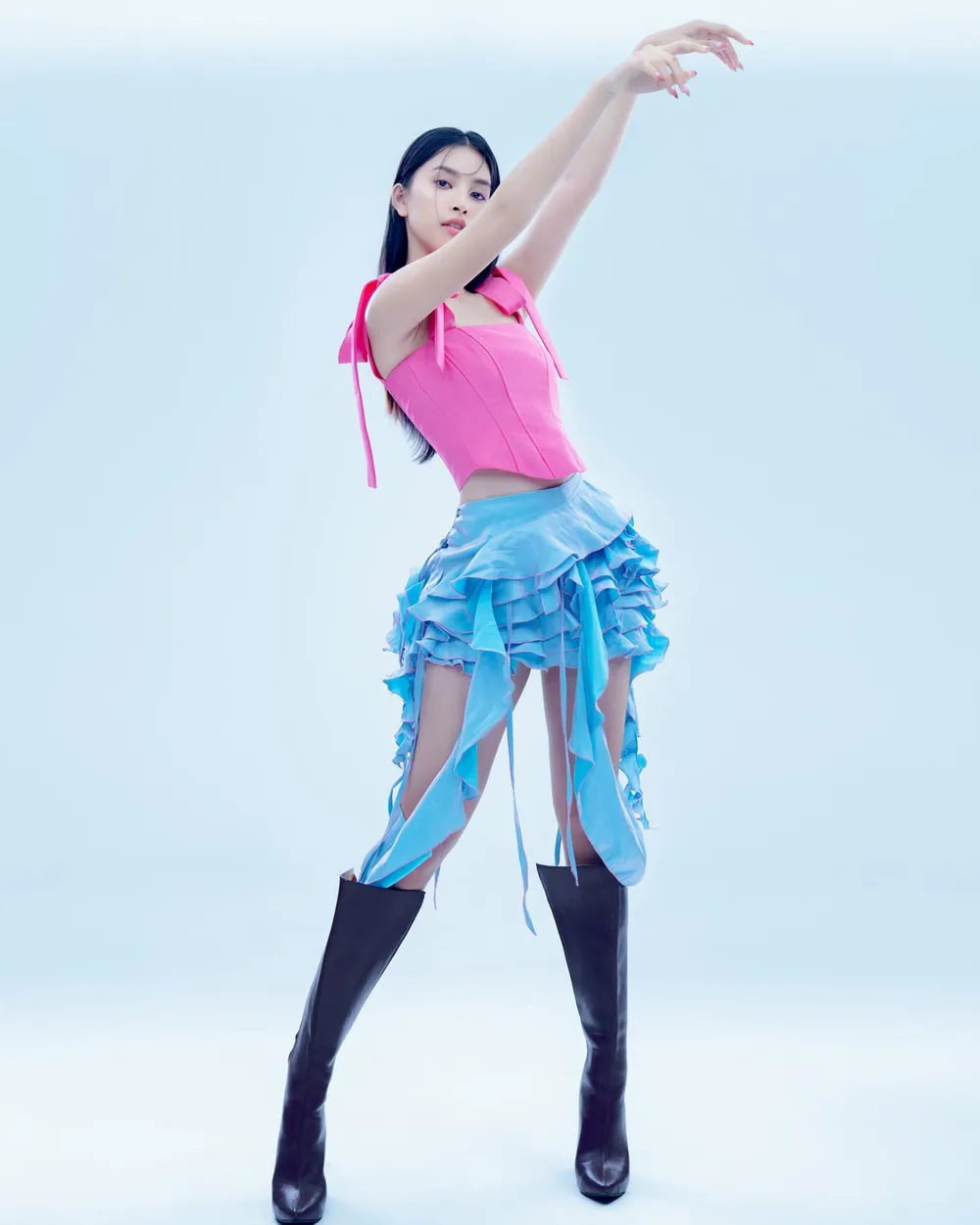 Hoa hậu Tiểu Vy biến hóa phong cách trong loạt ảnh mới ảnh 6