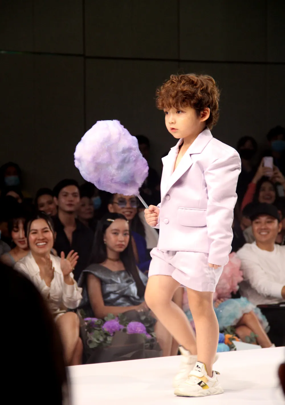 Thanh Hằng, Lan Khuê làm vedette show diễn IVAN 6 ảnh 12