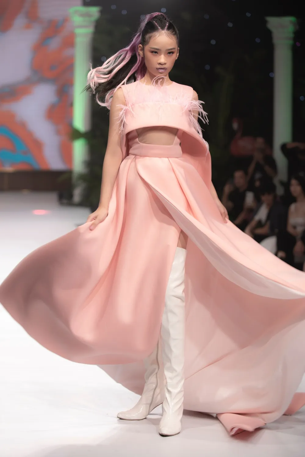 Thanh Hằng, Lan Khuê làm vedette show diễn IVAN 6 ảnh 14