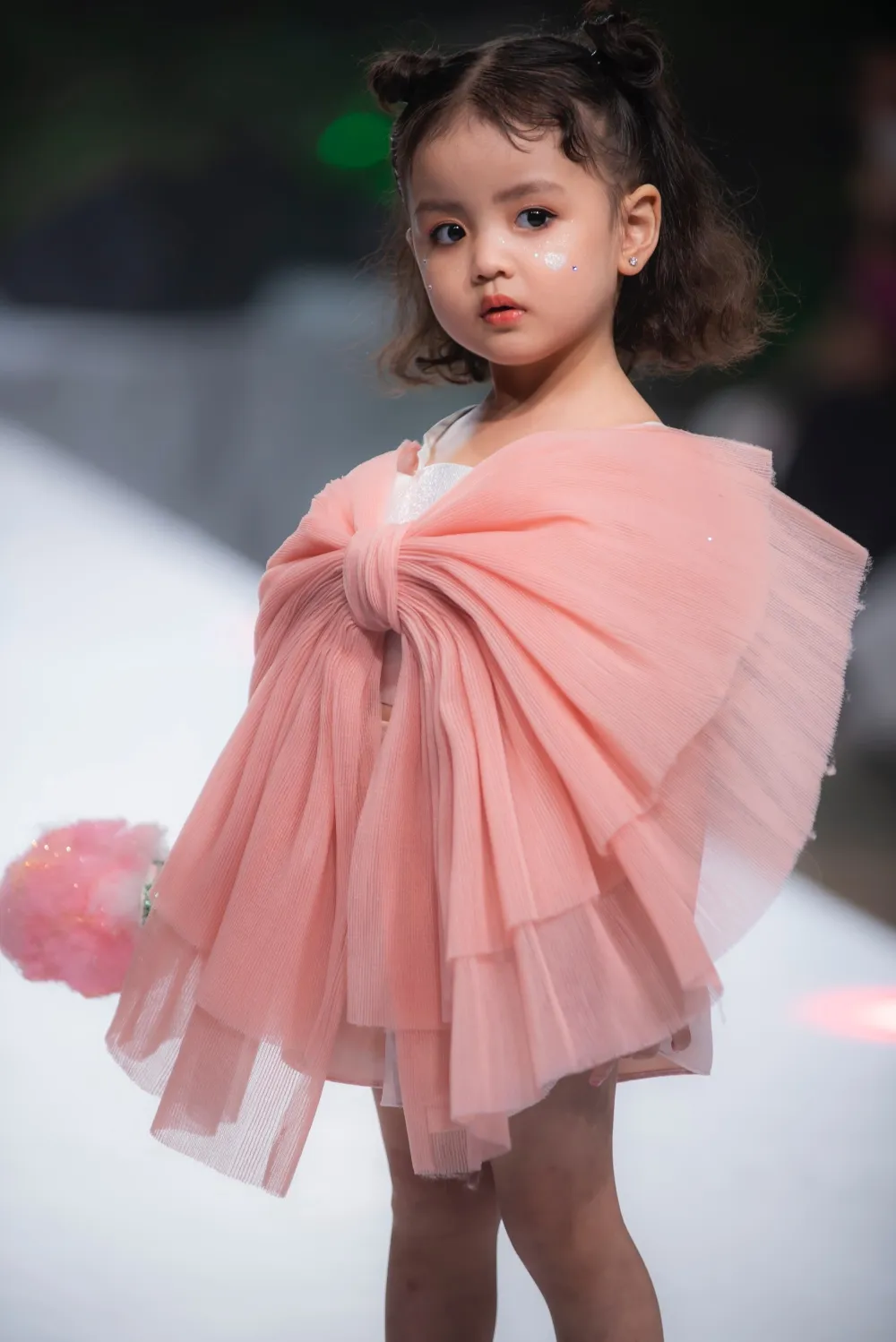 Thanh Hằng, Lan Khuê làm vedette show diễn IVAN 6 ảnh 13