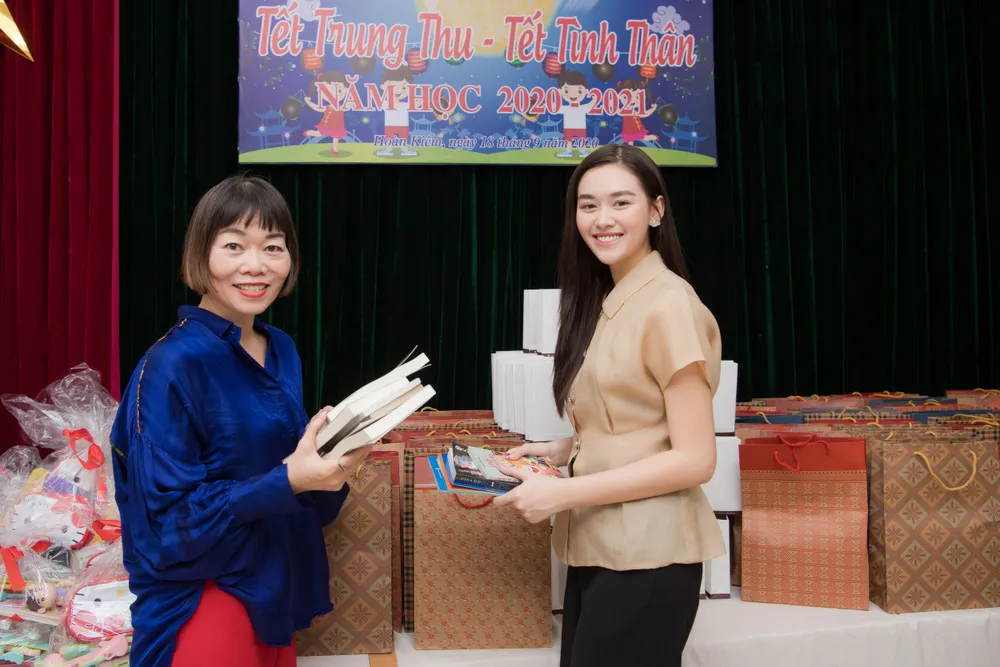 Á hậu Tường San mang trung thu đến sớm với trẻ em khó khăn ảnh 3