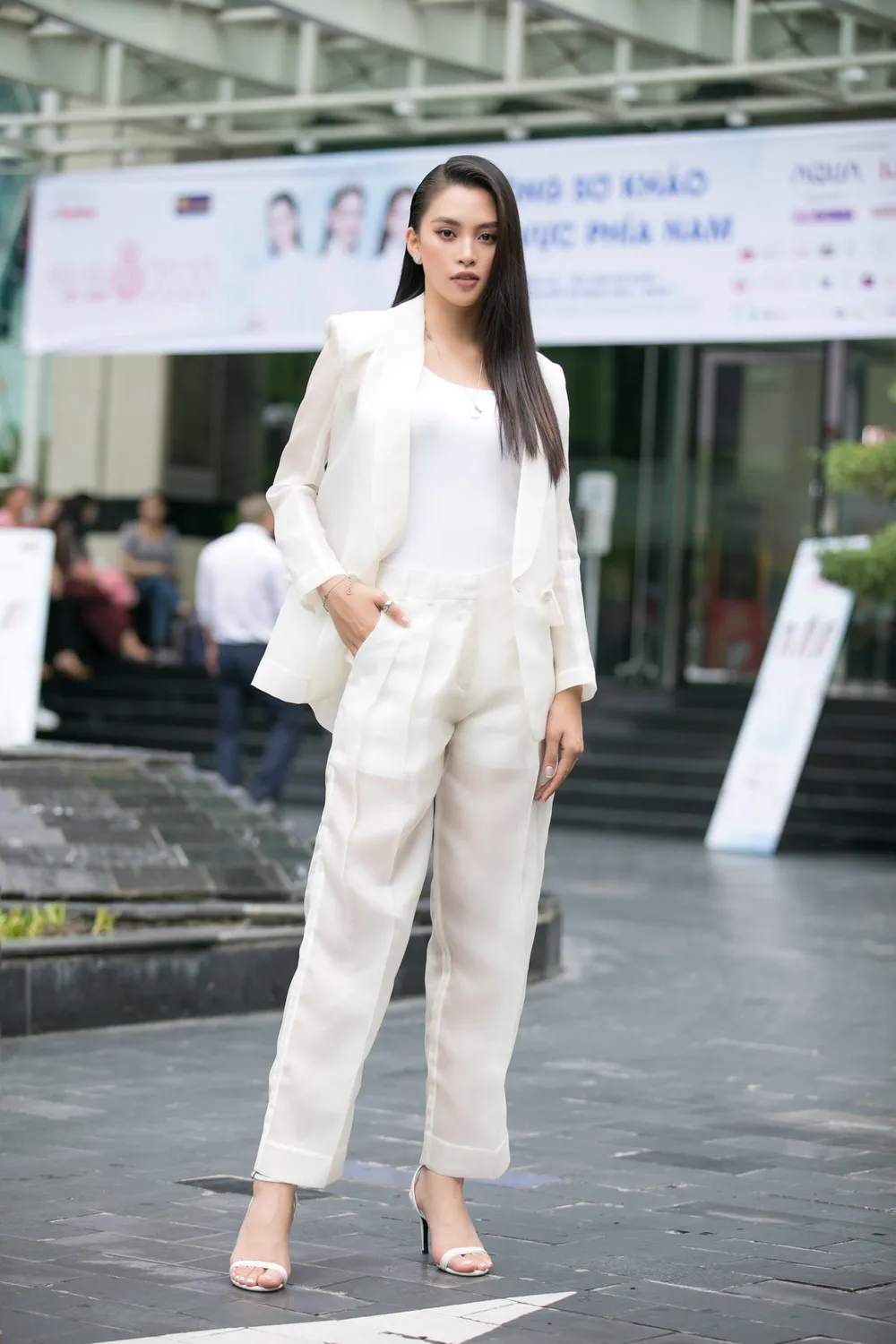 Hoa hậu Đỗ Mỹ Linh, Tiểu Vy thanh lịch tại sơ khảo Hoa hậu Việt Nam 2020 ảnh 7