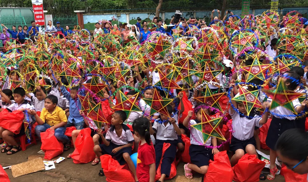 Mang “Trăng rằm tuổi thơ” về với trẻ em vùng sâu tỉnh Đồng Nai ảnh 10