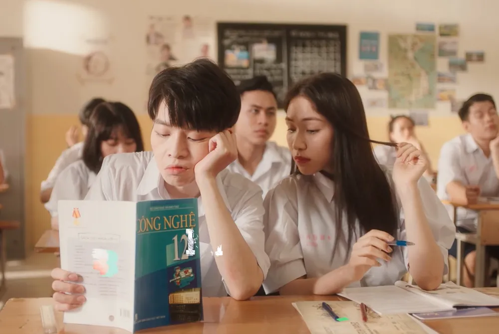 Đức Phúc bùng nổ ​với MV “Người ơi người ở đừng về” ảnh 3