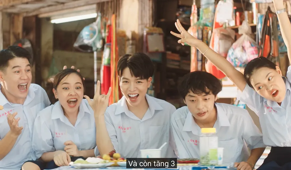 Đức Phúc bùng nổ ​với MV “Người ơi người ở đừng về” ảnh 9